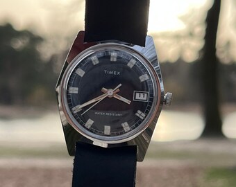 Montre Bracelet Femme Timex Mécanique Vintage - Cadran Doré, Bracelet Noir, Occasion