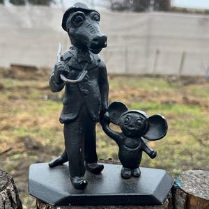 Statuetta vintage in stile cartone animato sovietico Gena e Cheburashka con coccodrillo, URSS, anni '70