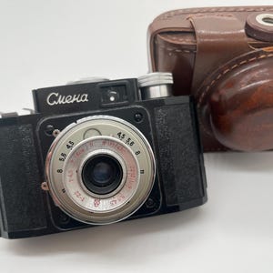 Fotocamera vintage sovietica Smena 2 con custodia in pelle – Classica fotografia 35 mm – Funzionante, perfetta per Lomografia