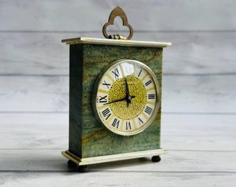 Rare pendule de bureau soviétique Molnija en marbre, horloge de table mécanique URSS des années 1960, fond gravé, cadeau vintage