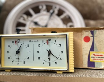 Horloge d'échecs soviétique Jantar (Yantar), horloge de tournoi dans sa boîte d'origine