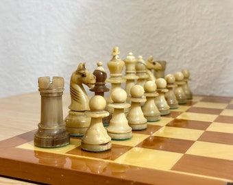 Germany chess set from buffalo horns in very good condition 70s vintage. Only chess pieces without chess board.