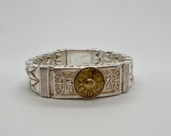 Bracelet élégant plaqué argent orné de détails raffinés. Bracelet de style indien.