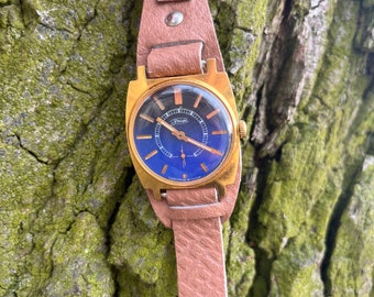 Montre pour homme de l'ère soviétique ZIM POBEDA, dotée d'un mouvement mécanique. Montre bleue pour homme avec bracelet en cuir. Cadeau pour lui.