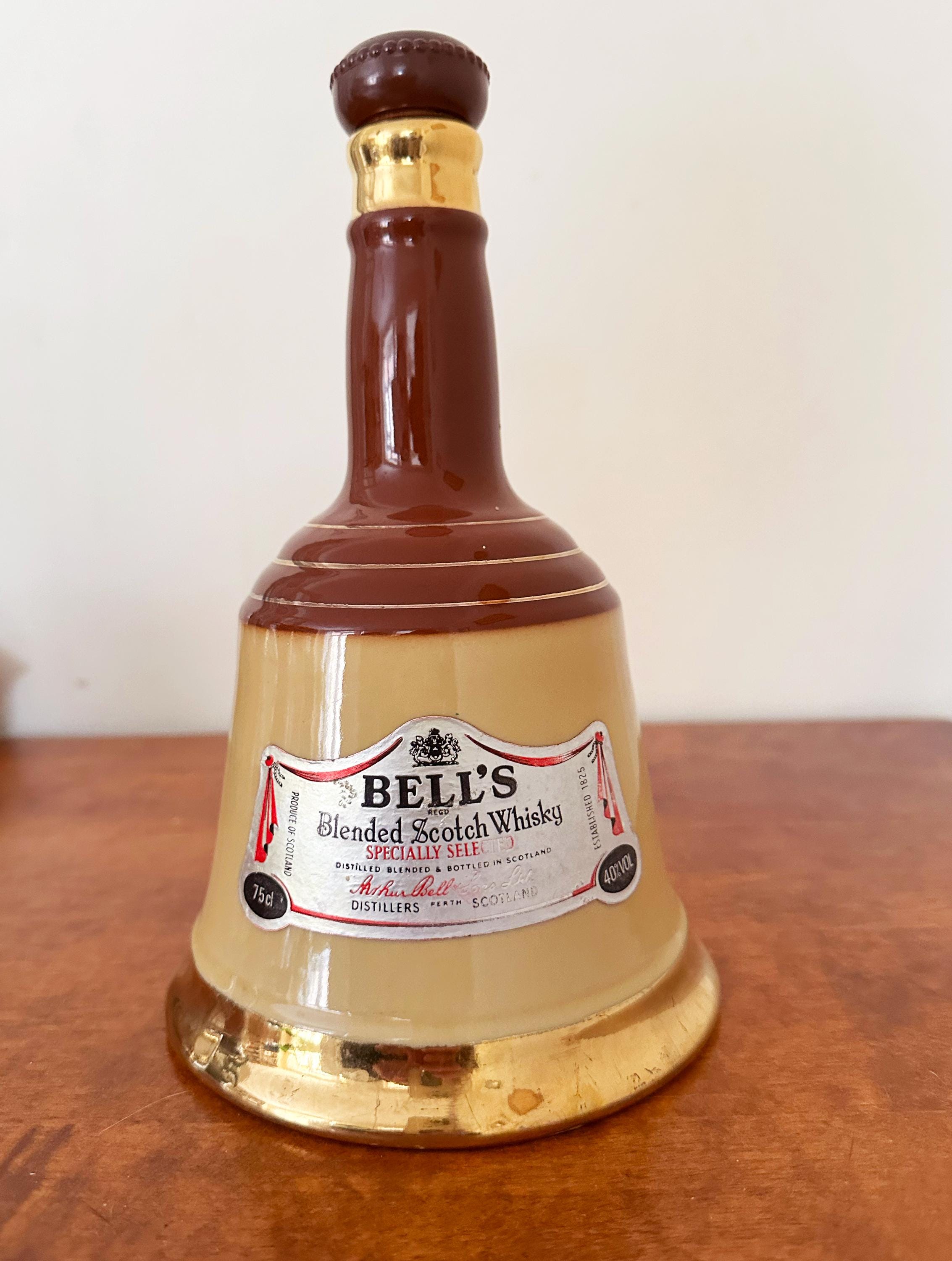 ウイスキー Hawaii Bell Whiskey Bottle BELL'S HAWAII Blended Scotch Whisky 43度 Vintage Figural Bell's