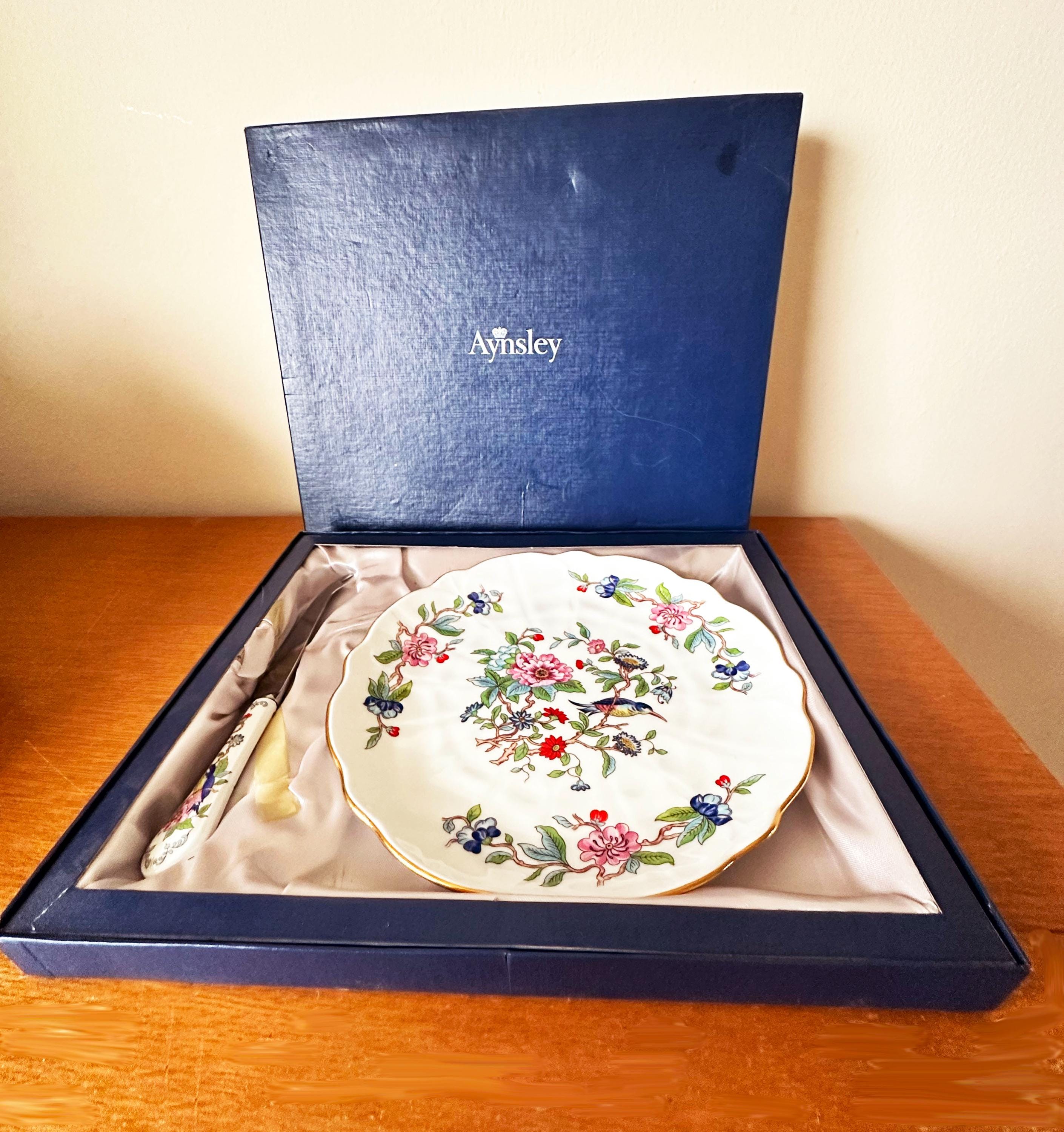 エインズレイ　Aynsley ケーキプレート&ナイフ Aynsley Fine Bone China 'pembroke' Plate & Cheese Knife in