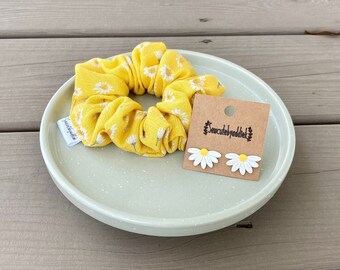 Daisy Scrunchie Set -  Daisy Flower Earrings - Spring Accessories - Sunflower - Yellow Accessories - Easter Basket Stuffers-Sewcutebyaddiek