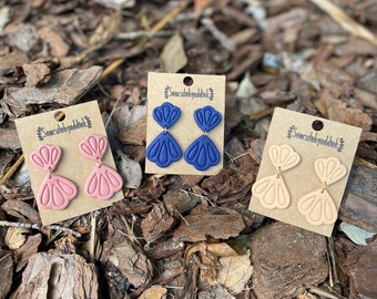 Scalloped Lightweight Dangle Earrings - Modern Earrings - Neutral Earrings - Polymer Clay Earrings - Textured earring set - sewcutebyaddiek