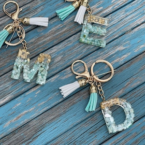 Eerste sleutelhanger, gepersonaliseerde harslettersleutelhanger, aangepaste harssleutelhangerletter, alfabetsleutelhangerhars, Moederdagcadeau