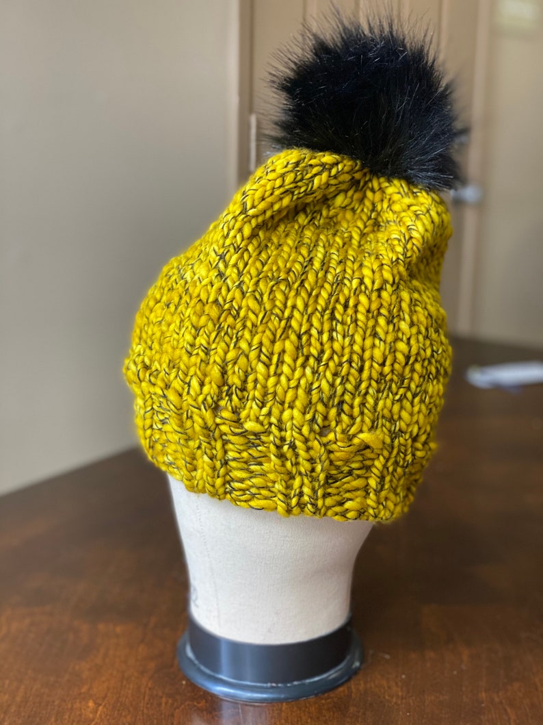 100/% Wool Beanie with Detachable Real FoxRaccoon Fur Pompom