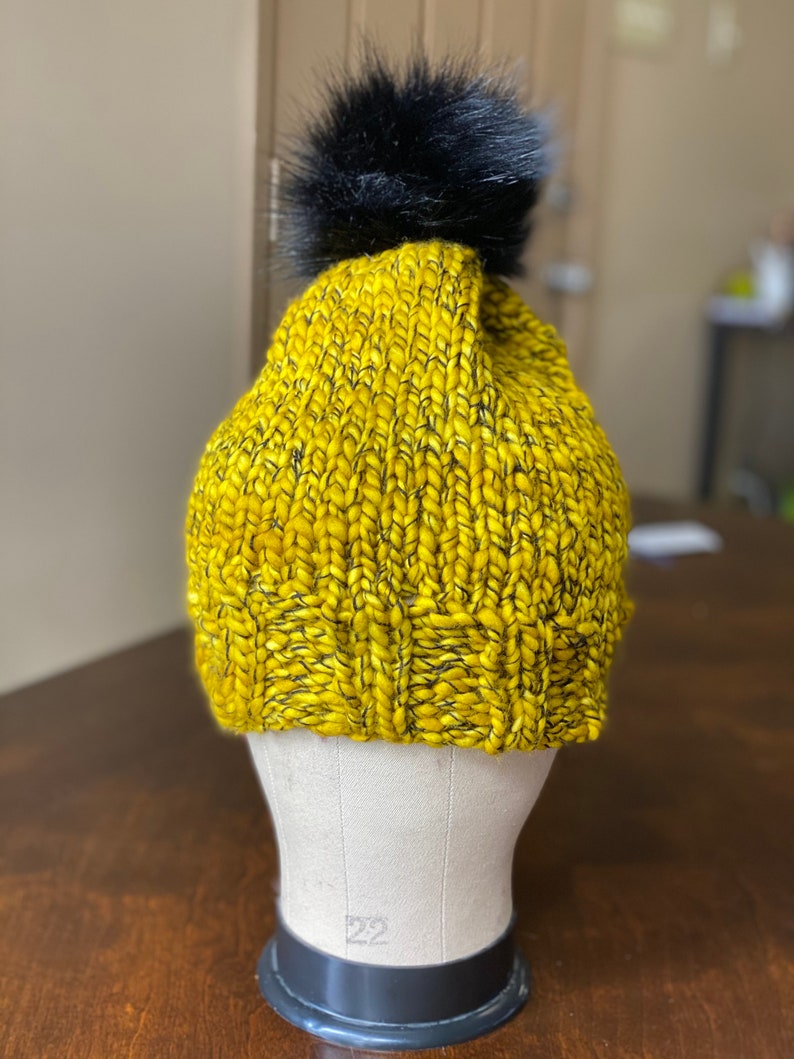 100/% Wool Beanie with Detachable Real FoxRaccoon Fur Pompom