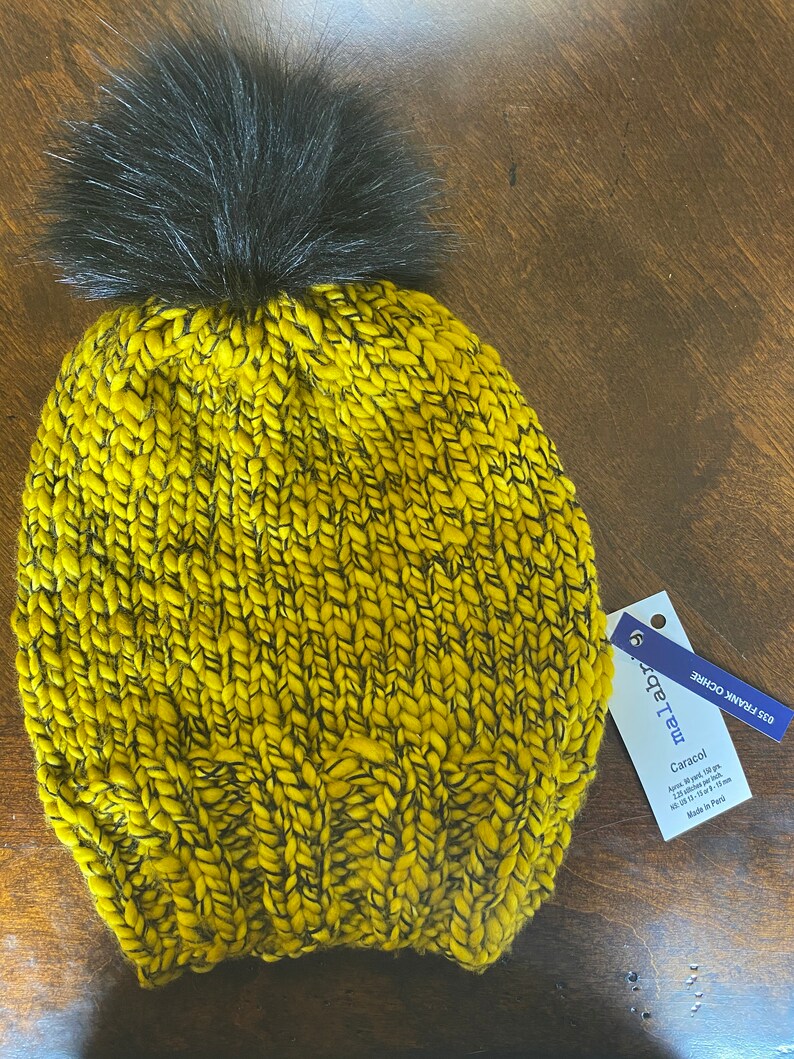 100/% Wool Beanie with Detachable Real FoxRaccoon Fur Pompom