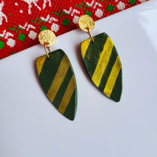 Collection Noël-Boucles d'oreilles pendantes vertes et dorées, faits main en France, en argile polymère, création originale