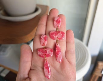 Ohrhänger in Rosenquarz-Optik, komplett handgefertigt aus Polymerclay