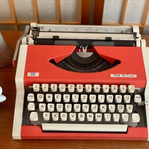 Rare Olympia Traveller de Luxe Typewriter Red, Mid Century 70s, fully functional, German letters, vintage mechanical portable type machine