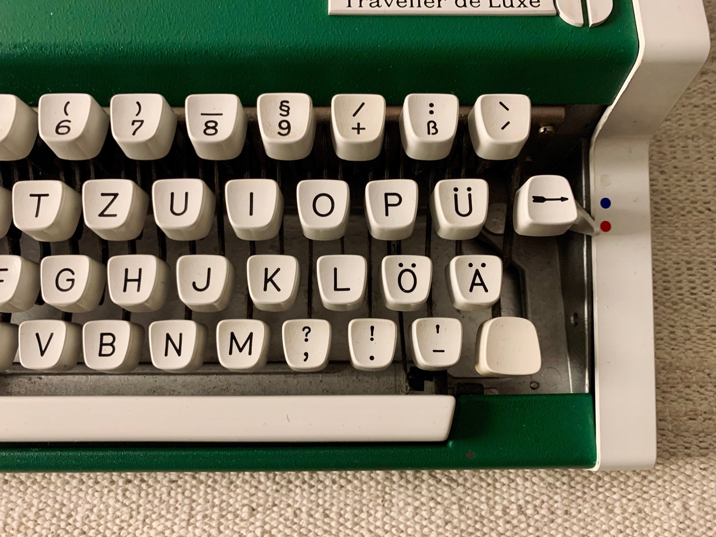 Olympia Traveller De Luxe Typewriter Green, Midcentury 70s