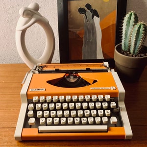 Olympia Traveller de Luxe Typewriter orange white, Midcentury 70s, fully functional, German letters, vintage mechanical portable typemachine