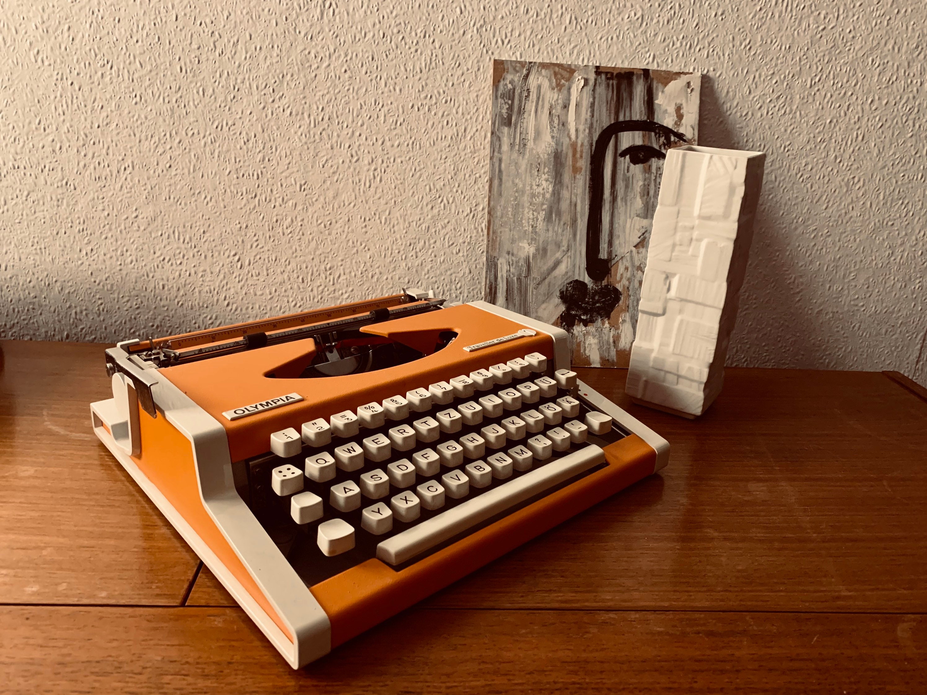 Olympia Traveller De Luxe Typewriter Orange White