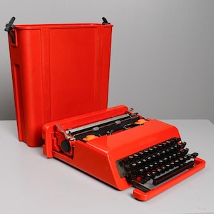 Midcentury Olivetti Valentine typewriter, Ettore Sottsass design, Perfectly working, vintage portable typewriter, 60's 70's