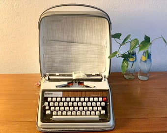 【激レア】ブラザー Brother Deluxe 1350 タイプライター Brother Deluxe 1350 Typewriterr | White Colour | Elite