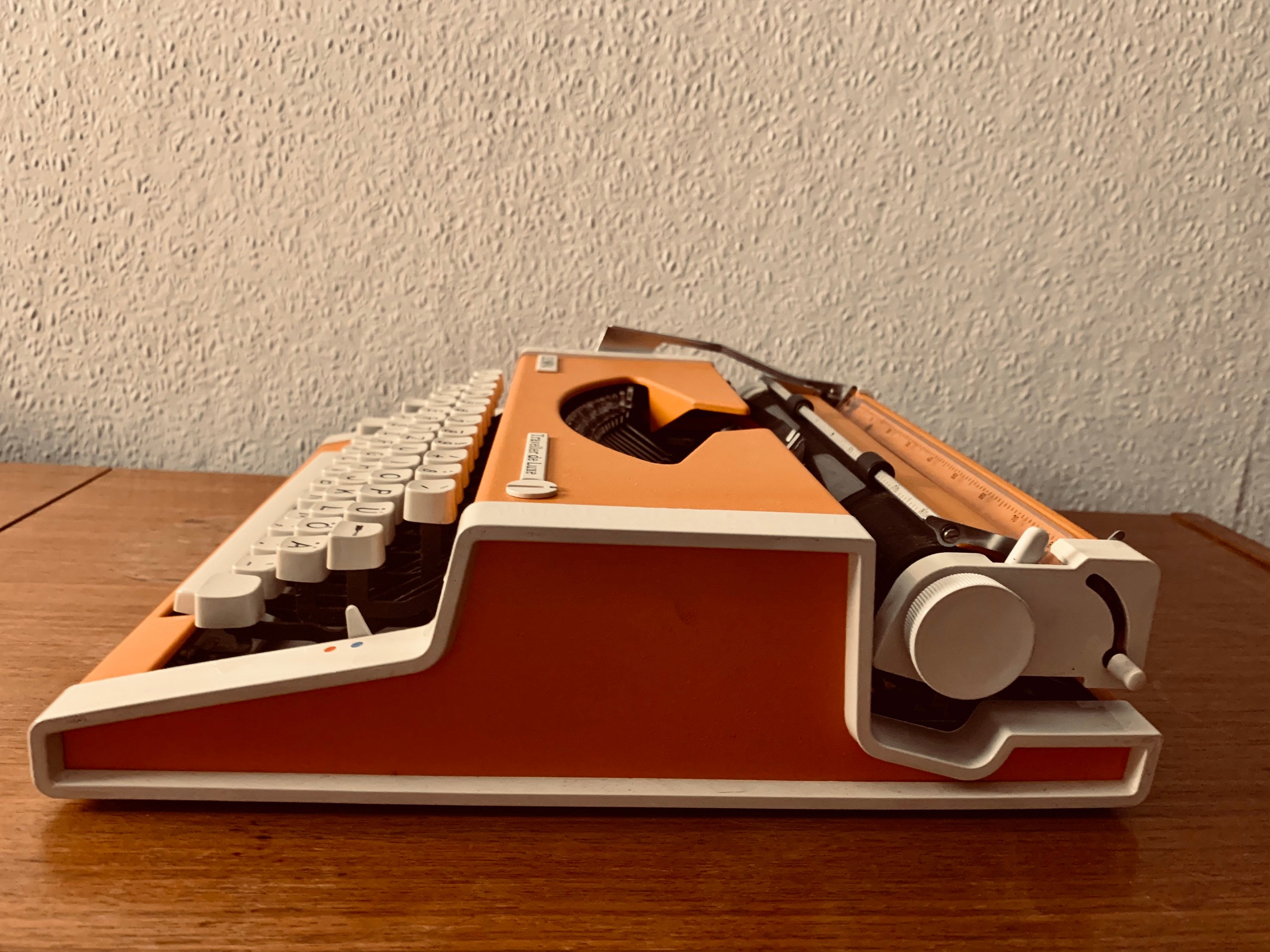 タイプライターOLYMPIA Traveller de luxe(458104) Olympia Traveller De Luxe Typewriter Orange White