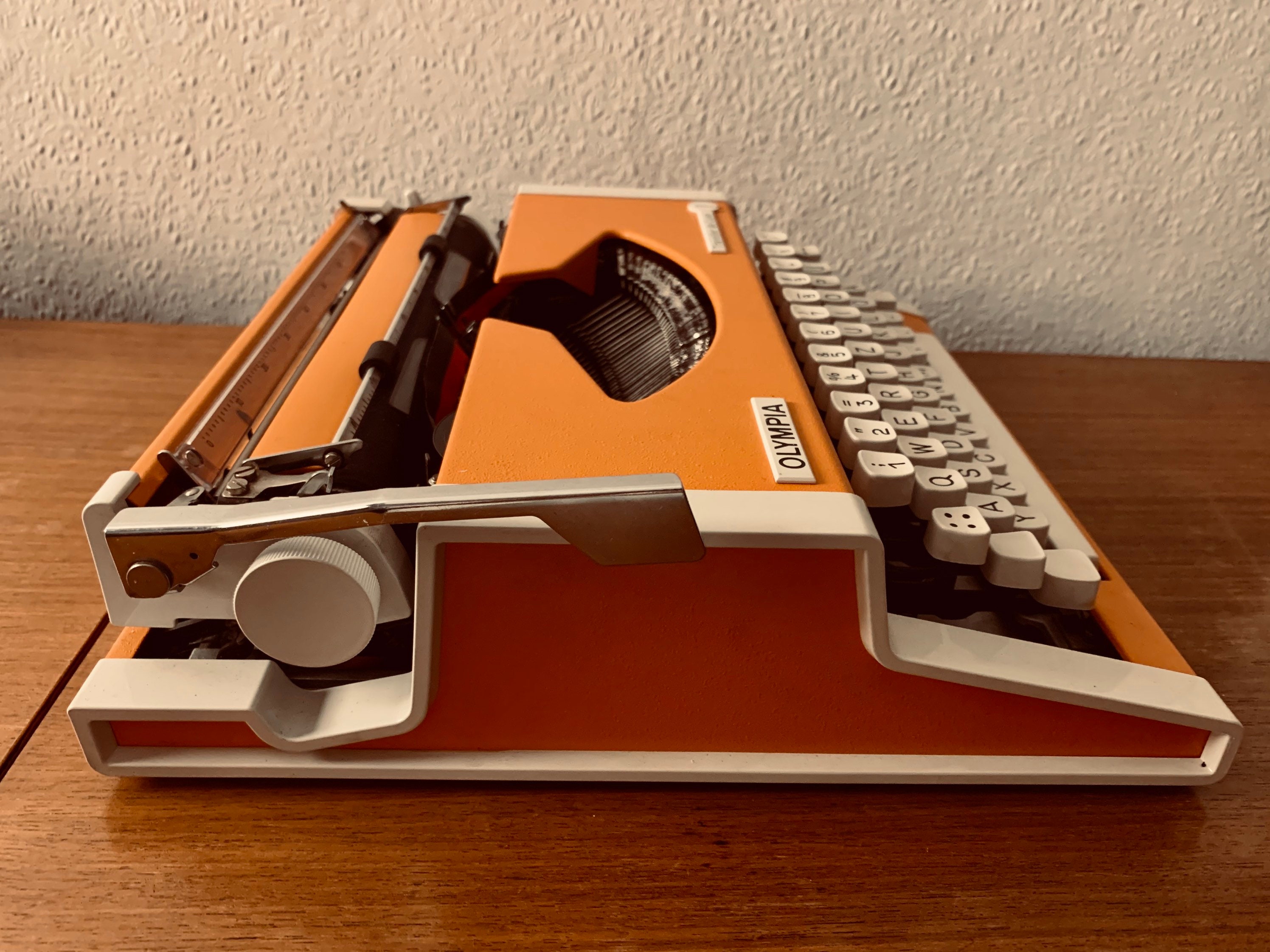 Olympia Traveller De Luxe Typewriter Orange White