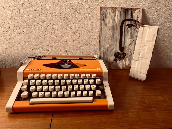 【値下中】オリンピア英文タイプライター Traveller de Luxe OLYMPIA Traveller de Luxe S タイプライター – zakka store towi
