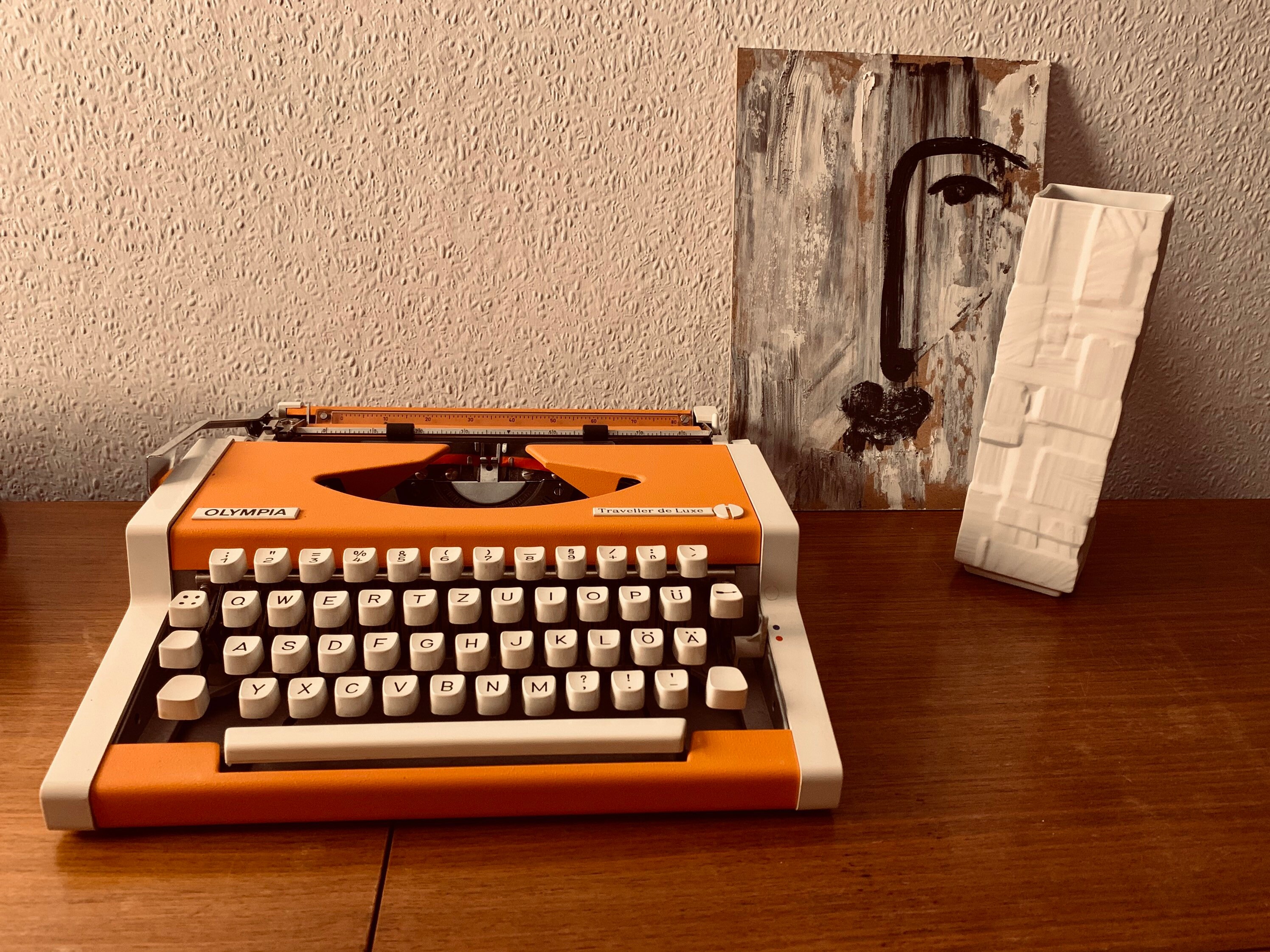Olympia Traveller De Luxe Typewriter Orange White
