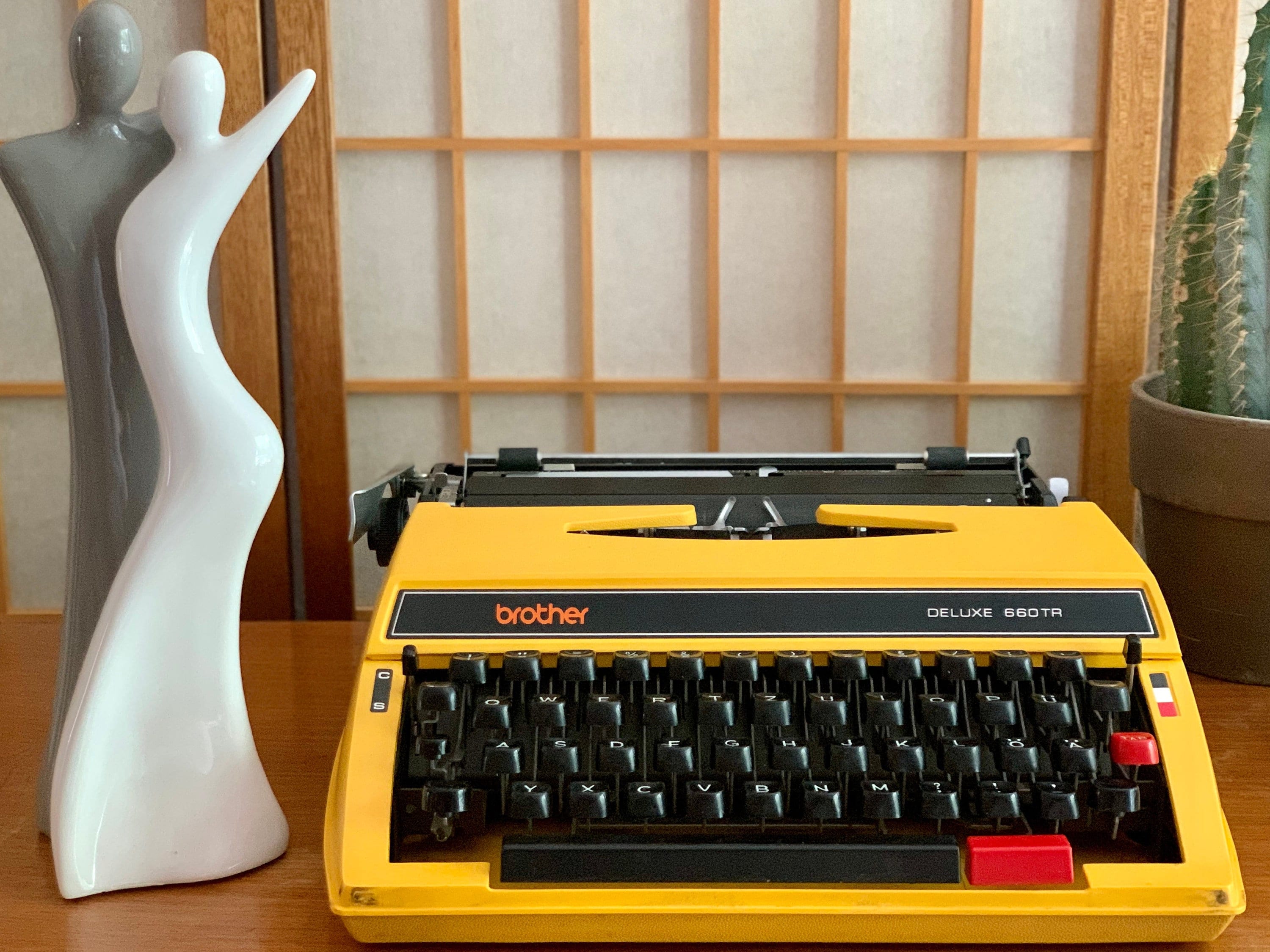 BROTHERタイプライター brother-valiant613.jpg