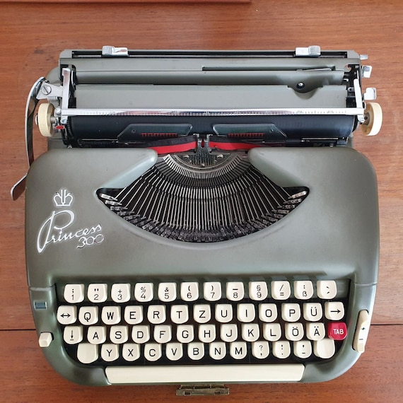 Vintage Princess 300 Typewriter, Midcentury 60s Design, Portable