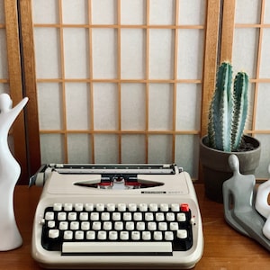 Midcentury Typewriter Privileg 300T, Midcentury 70s, fully functional, German letters, vintage mechanical portable type machine with Case
