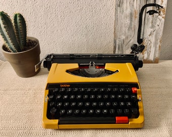 Midcentury Typewriter Brother Deluxe 262TR