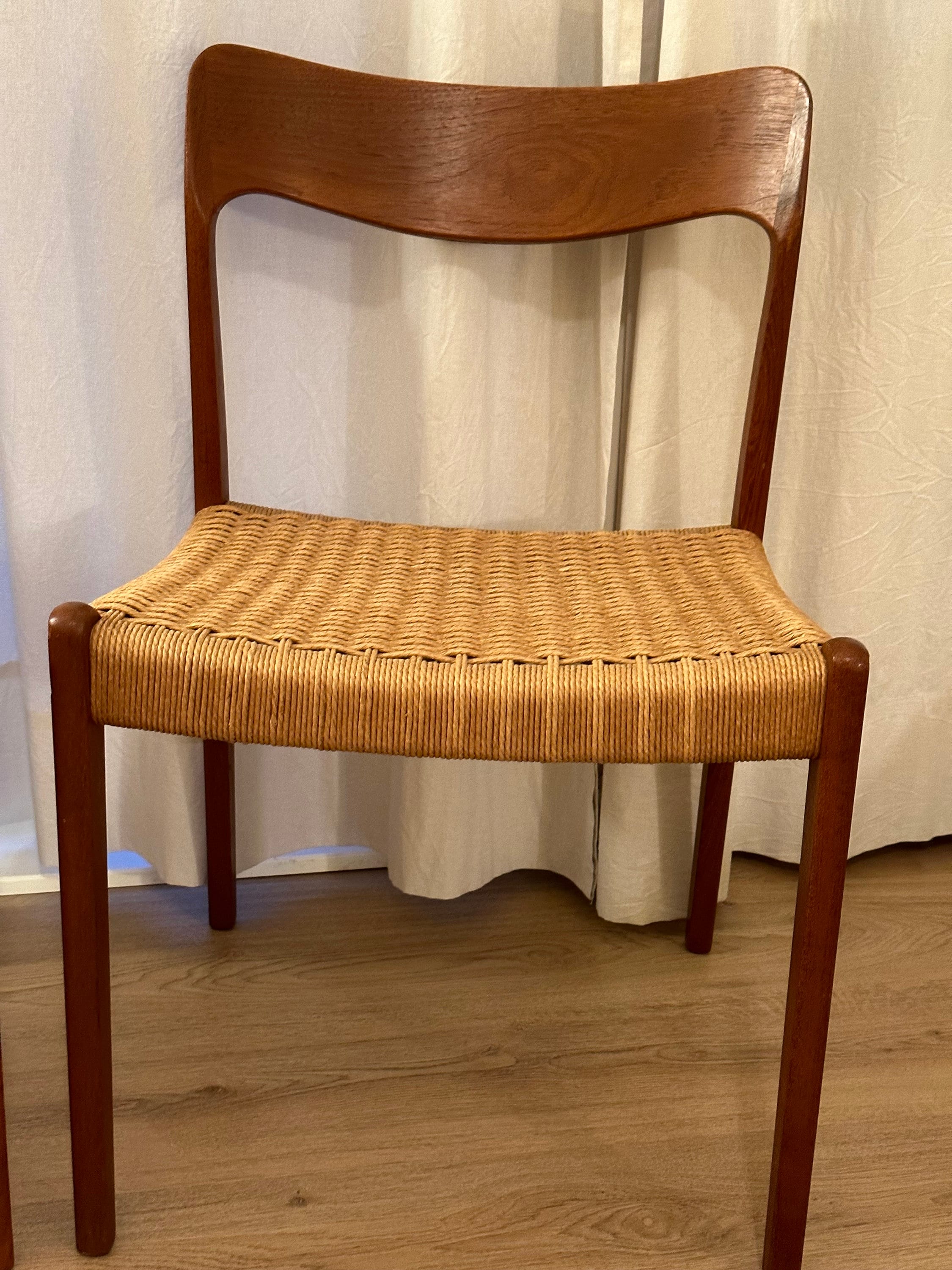 Danish Chairs | Noritsugu Oda 織田憲嗣 | nostos books ノスト