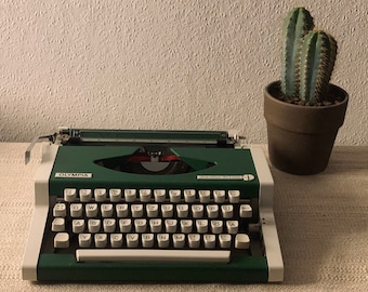Olympia Traveller de Luxe Typewriter Green, Midcentury 70s, portable type machine