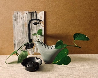 Handmade Vase in matt color gray green from Heidi Köhler