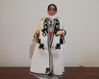 Poupée folklorique régionale Roumanie Olt doll vintage