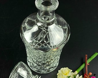 Vintage - Excellent Condition - Cut-Glass Decanter - Clear Diamond Pattern