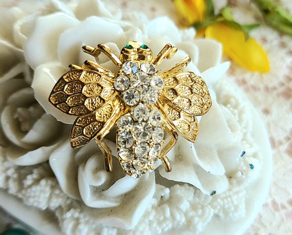 Vintage -Bee Pin Gold Color - Immensely Pretty an… - image 5