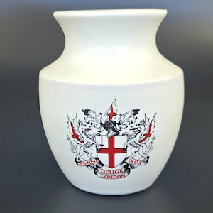 Vintage Prinknash Pottery England Bud Vase – Off-White – 4 1/4&quot; Tall