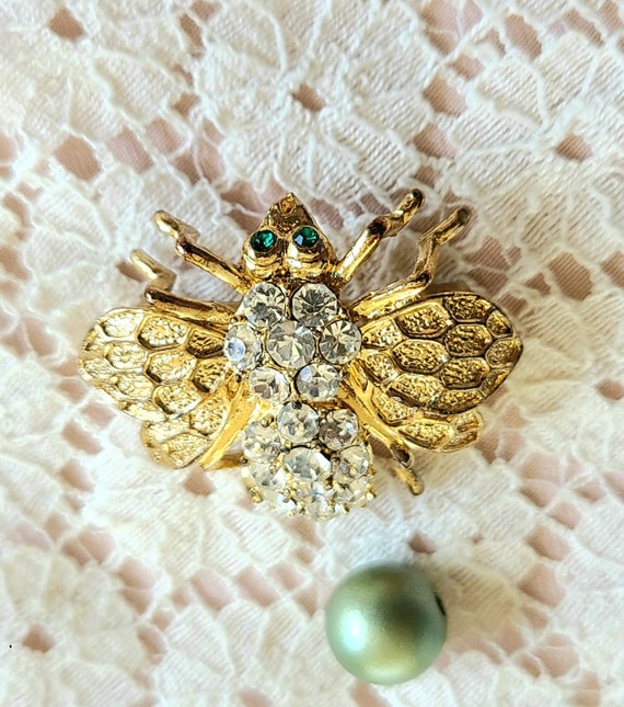 Vintage -Bee Pin Gold Color - Immensely Pretty an… - image 6