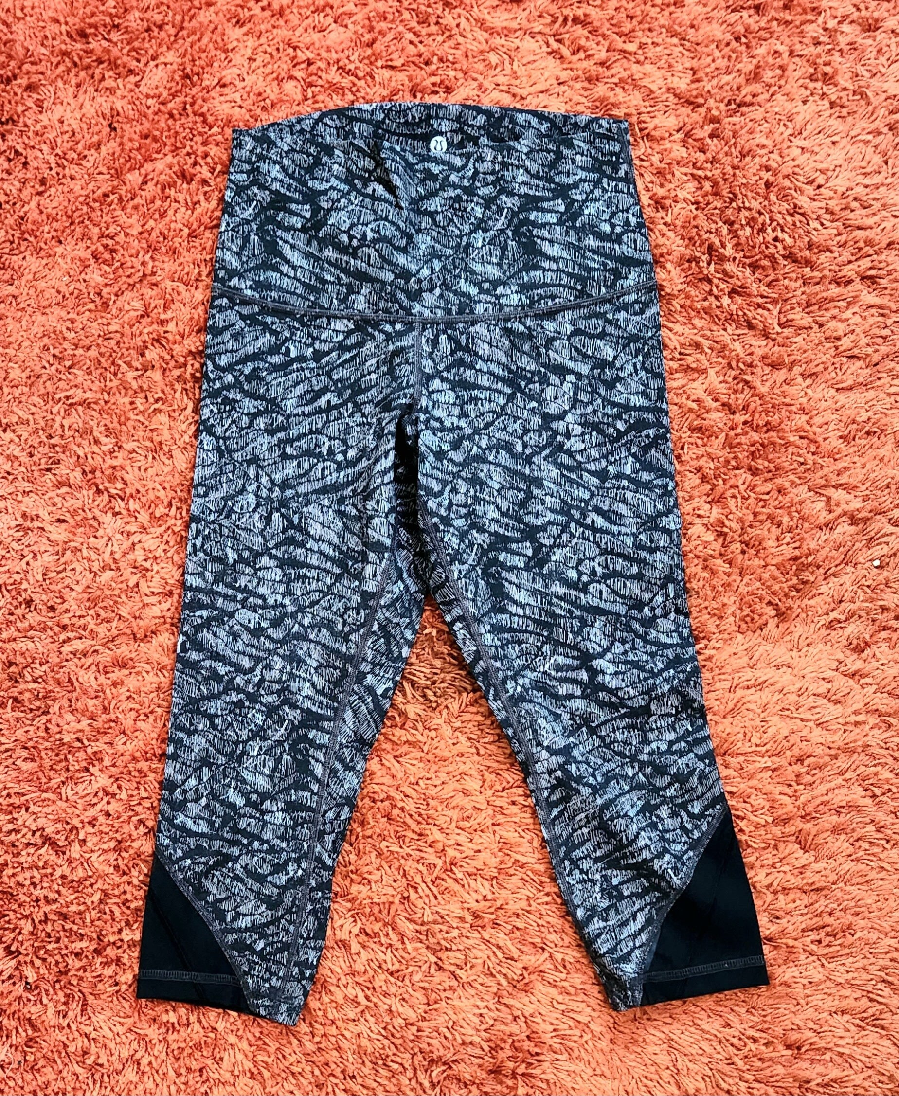 Black & Grey Lululemon Size Extra Small Yoga/gym Leggings 