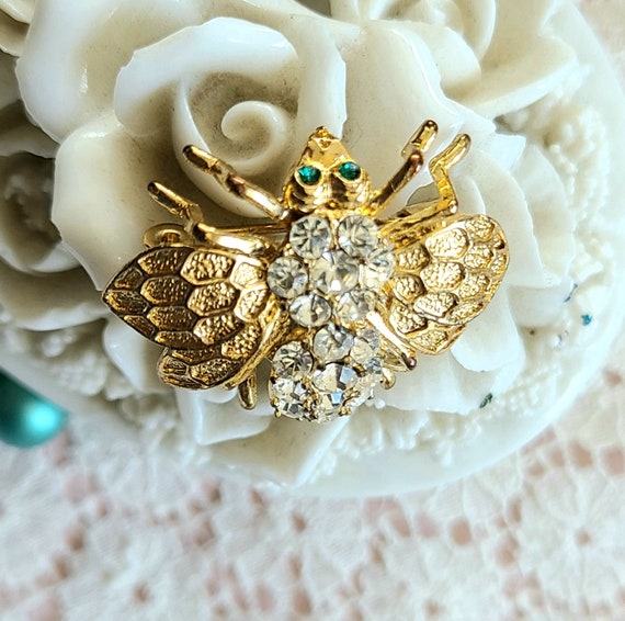 Vintage -Bee Pin Gold Color - Immensely Pretty an… - image 3