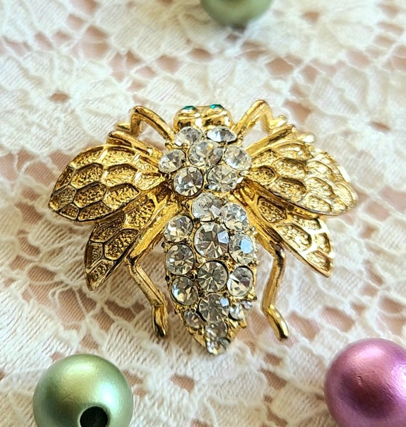 Vintage -Bee Pin Gold Color - Immensely Pretty an… - image 2