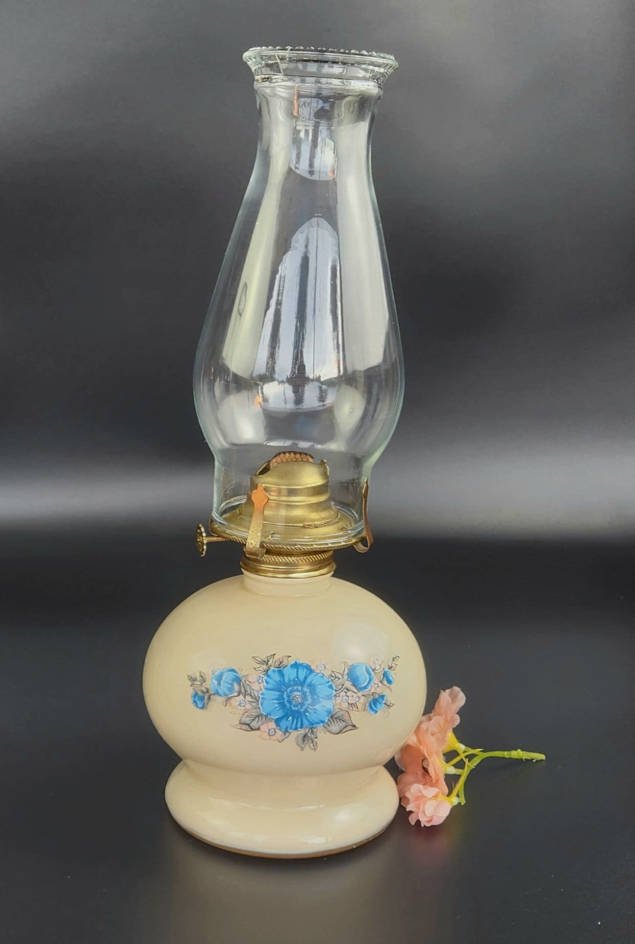 オイルランプ　アンティーク　白　お花 アンティークオイルランプ （ホワイト） – パコスフラワー