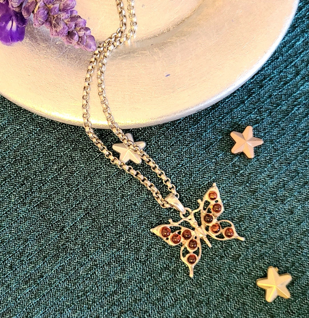 Collier Papillon Ambre Et Acier Inoxydable - Pendentif Papillon, Occasion, Longueur 56-60 Cm