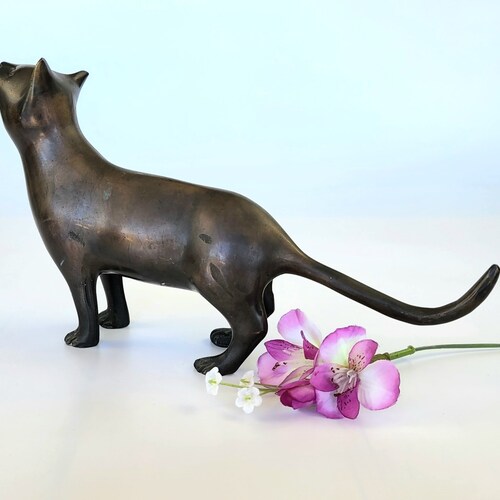 Vintage shops Brass Cat Figurine - Beautiful & Unique - 12