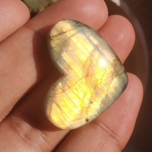 Pietra preziosa Labradorite, pietra preziosa naturale, cabochon di Labradorite, pietra lucida, pietra appariscente, cabochon di pietra preziosa, creazione di gioielli, 29x36x8 mm 60,80 ct, 48