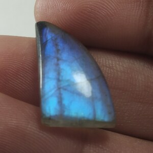 Labradorita Gemstone, Pedra Preciosa Natural, Labradorita Cabochão, Pedra Brilhante, Pedra Chamativa, Pedra Preciosa Cabochão, Fabricação de Joias, 25x13x5 mm, 16,00 ct, 15