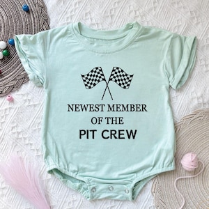Najnowszy członek Pit Crew Baby Bubble Romper,Racing Romper,Race Car T-Shirt Bubble Romper,Body z informacją o dziecku,Prezent na baby shower
