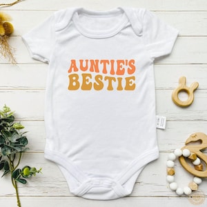 Auntie&#39;s Bestie Baby Bodysuit,Retro Aunt Baby Bodysuit,Aunt Gift for Baby,Baby Outfit,Baby Announcement,Newborn Gift,Family New Auntie Gift